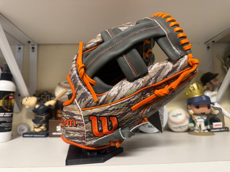 Wilson A2000 GH2 11.75” RHT