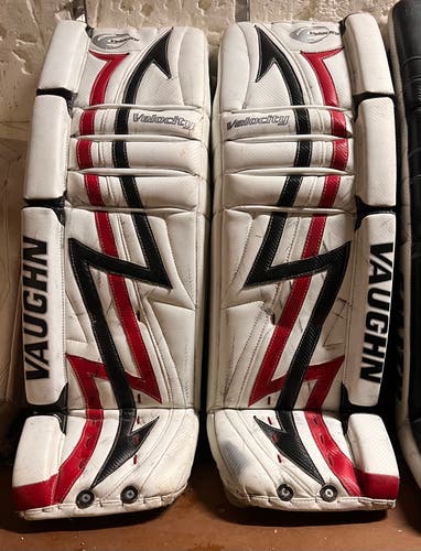 35" Vaughn Velocity 7500 Goalie Leg Pads (Used)