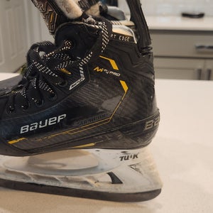 Black/Yellow 2022 Bauer Hockey Skates Regular Width Size 3 (Used)