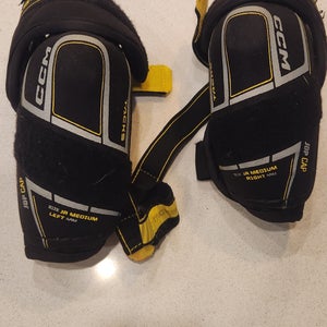 Junior Medium CCM Tacks Elbow Pads (Used)