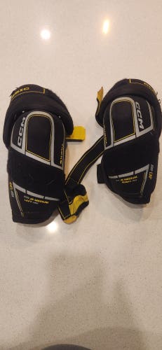 Junior Medium CCM Tacks Elbow Pads (Used)
