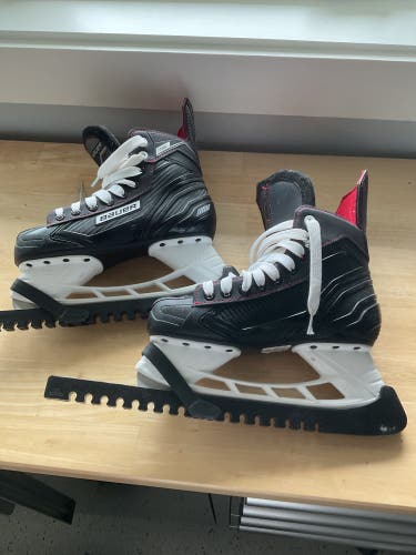 Black Bauer Hockey Skates Size 4.5 (Used)
