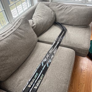 (2 PACK) Silver Bauer Pulse Senior RH Hockey Stick P28 70 Flex (New)