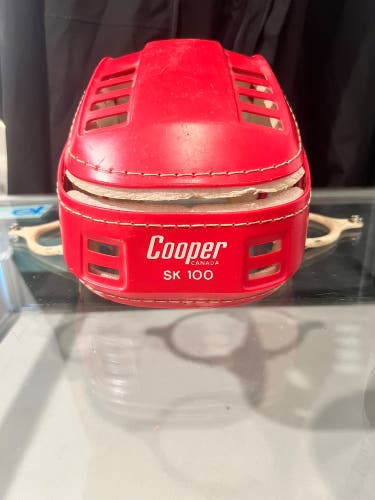 VINTAGE Medium SK100 hockey Helmet (Used)