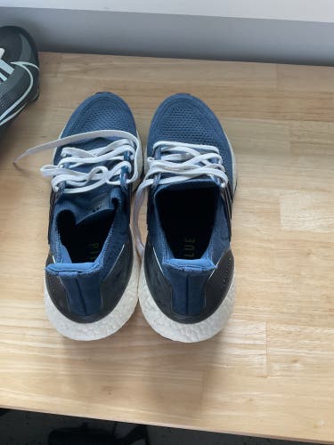 Blue Men's Size M 9.0 (W 10.0) Adult Adidas Ultraboost Shoes (Used)