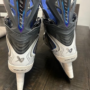 2025 Bauer Vapor Flylite Hockey Skates Regular Width 7 ( Like New - Used ony 2 months )