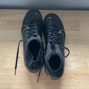 Unisex Size M 7.5 (W 8.5) Nike Cleats (Used)