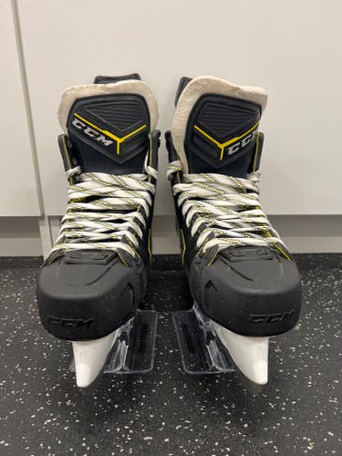 (LIKE NEW) CCM Super Tacks 9380 Hockey Skates Regular Width