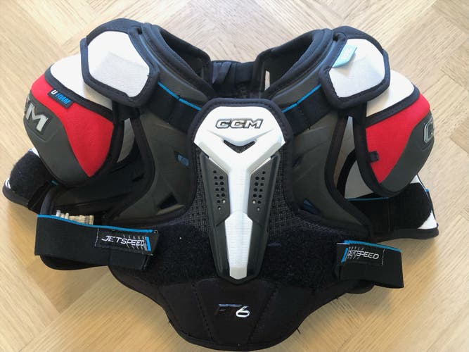 Junior Medium CCM JetSpeed FT6 Shoulder Pads (Used)
