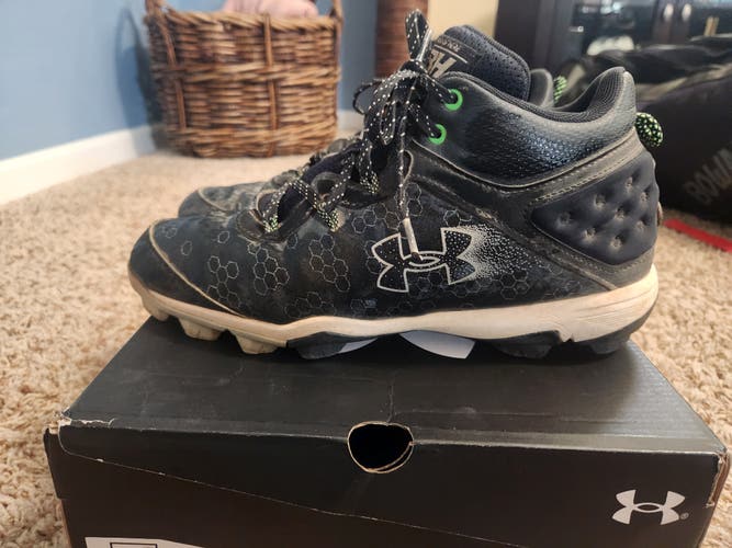 Black Men's Size M 8.0 (W 9.0) Under Armour Molded Cleats (Used)