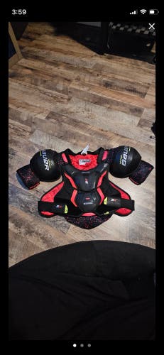 Large Intermediate Bauer Vapor 3X Shoulder Pads (Used)