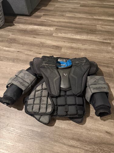 Medium Bauer Elite Goalie Chest Protector (Used)