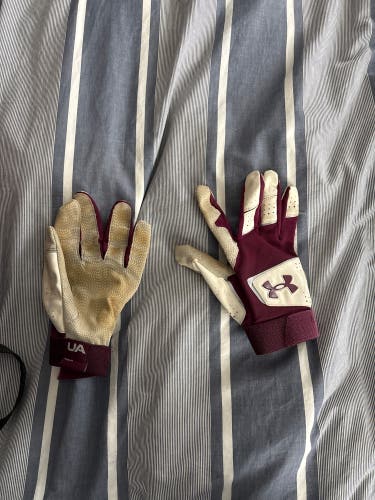 XL Under Armour Batting Gloves (Used)