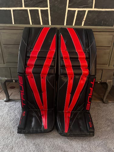 35" True Catalyst 7X3 Goalie Leg Pads (New)