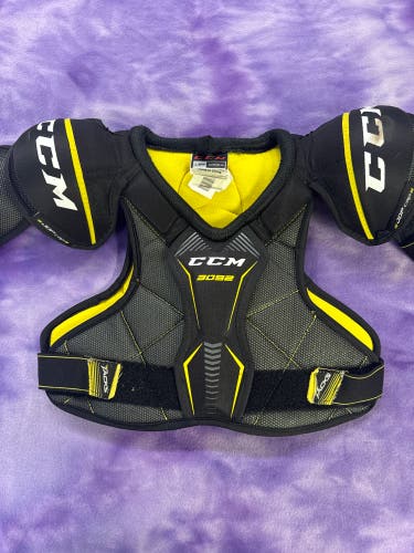 Small Junior CCM Tacks 3092 Shoulder Pads (Used)
