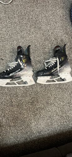 Black/White 2023 Bauer Vapor Hyperlite 2 Hockey Skates 7 (Used)