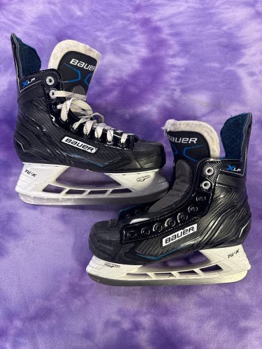 Intermediate Bauer XLP Hockey Skates Regular Width Size 5 (Used)