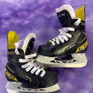 Youth CCM Super Tacks 9352 Hockey Skates Regular Width 10 (Used)