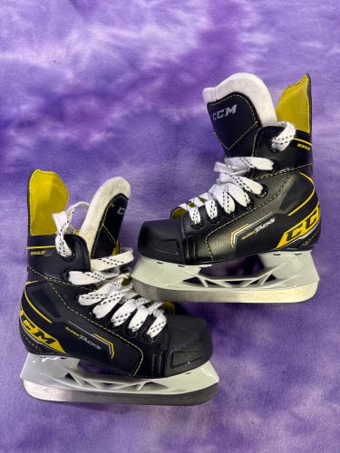 Youth CCM Super Tacks 9352 Hockey Skates Regular Width 10 (Used)