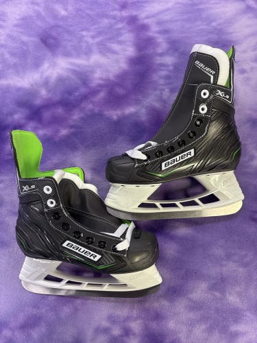 Junior Bauer XLS Hockey Skates Regular Width Size 1 (New)