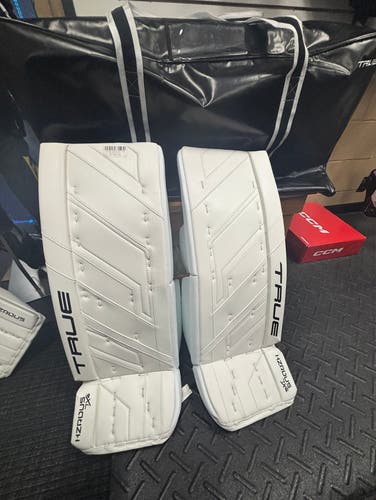 32" True HZRDUS 7X4 Goalie Leg Pads (New)