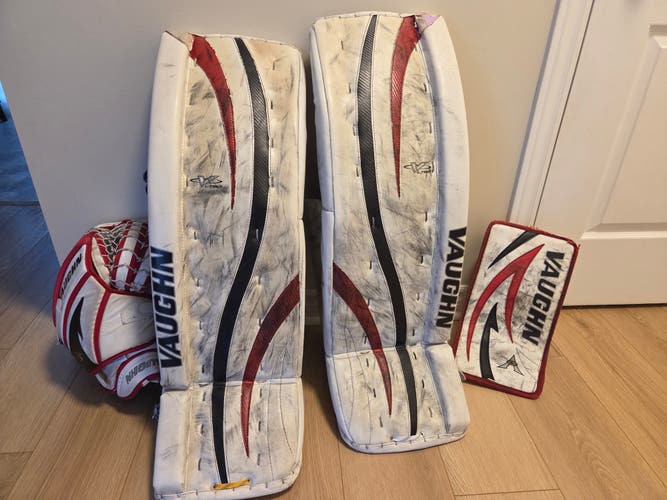 34" Vaughn Velocity Regular Goalie Full Set (Used)