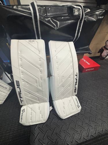 30" True HZRDUS 7X4 Goalie Leg Pads (New)