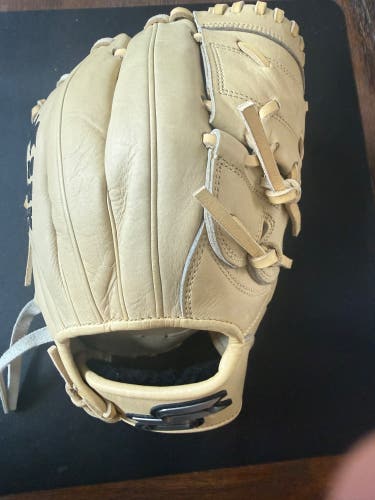 SSK Maestro Z9-1200 Pitcher/Utility Glove 12” Right Hand Throw New