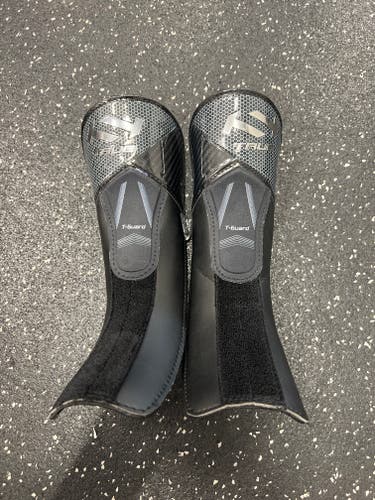 True Catalyst skate tongues 7.5