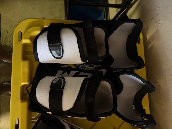 Senior Medium CCM 19K Elbow Pads Pro Stock (Used)