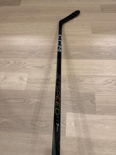 Senior CCM JetSpeed FT7 Pro Right Handed Hockey Stick P28 65 Flex Pro Stock (New)