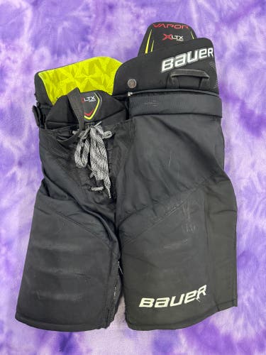 Black Junior Large Bauer XLTX Pro+ Hockey Pants (Used)