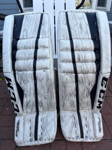 33" CCM Extreme Flex 860 Goalie Leg Pads (Used)