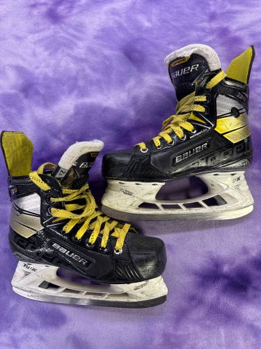 Junior Bauer Supreme 3S Hockey Skates Regular Width Size 2.5 (Used)