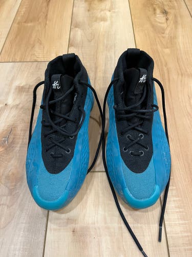 Kid's 5.5Y (Big Kids / Youth) Adidas Shoes (Used)