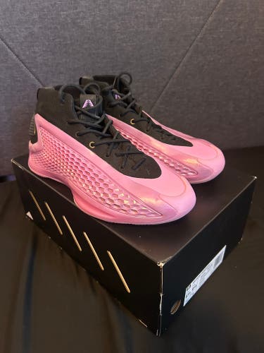 Men's Size M 8.5 (W 9.5) Adidas Shoes (Used)