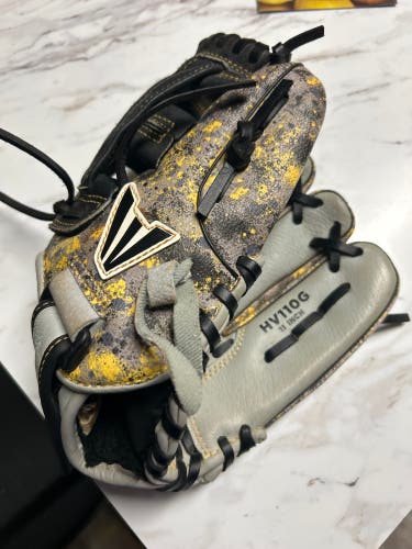 Easton Havoc RH Baseball Glove 11" (Used)