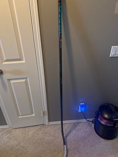 Senior Bauer Twitch Left Hand Hockey Stick P28 70 Flex (Used)