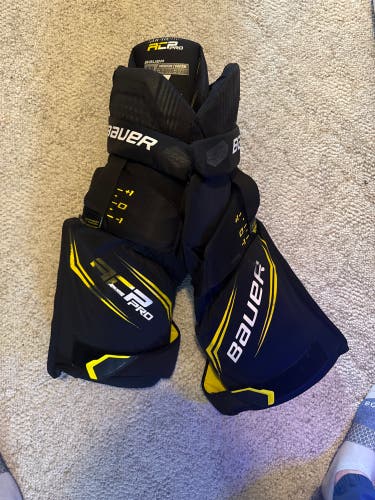 Medium Bauer Supreme ACP Pro Girdle (Used)