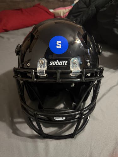 Youth Small Schutt Vengeance A11 Helmet (New)