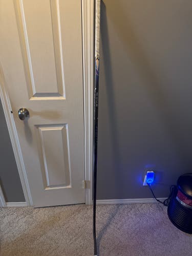Senior Bauer Vapor Flylite Left Hand Hockey Stick P28 65 Flex (Used)