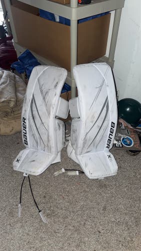 White Medium 34+ Senior Bauer Vapor X5 Pro Goalie Leg Pads (Used)
