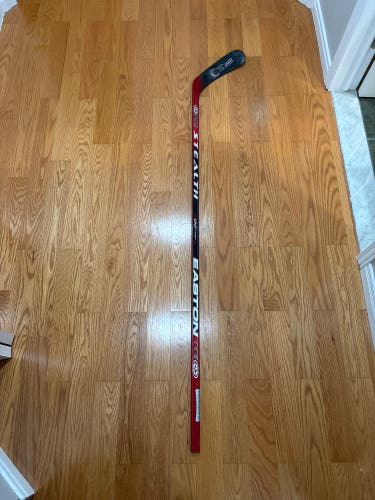 Intermediate Easton Stealth CNT Right Handed Hockey Stick«Sakic» P92 65 Flex (New)