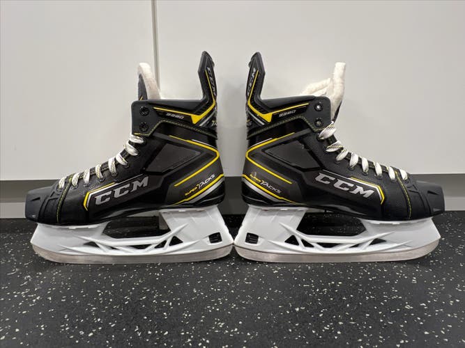 (LIKE NEW) CCM Super Tacks 9380 Hockey Skates Regular Width