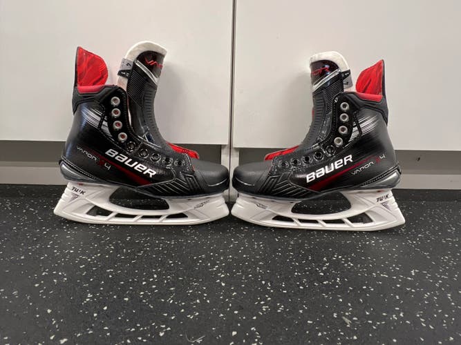 Bauer Vapor X4 Hockey Skates Size 4 (New)