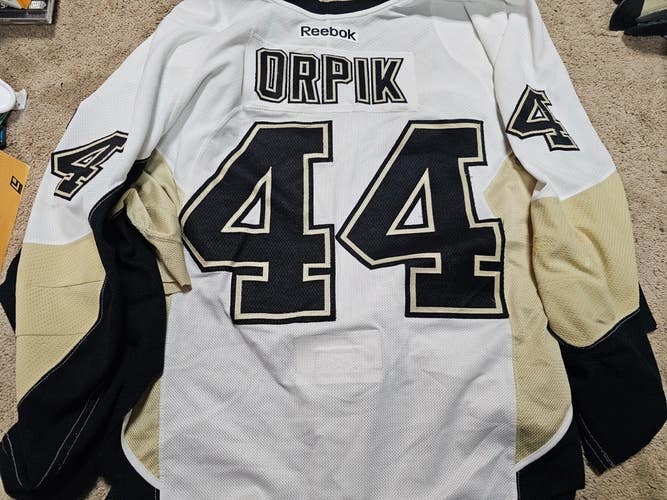 BROOKS ORPIK Cut 13'14 Pittsburgh Penguins Set 1 Photomatched Game Worn Jersey