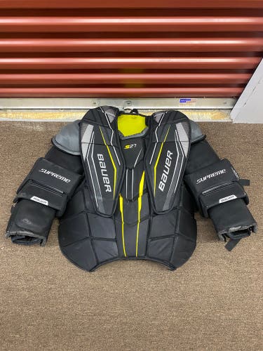 Large Bauer Supreme S27 Goalie Chest Protector (Used)