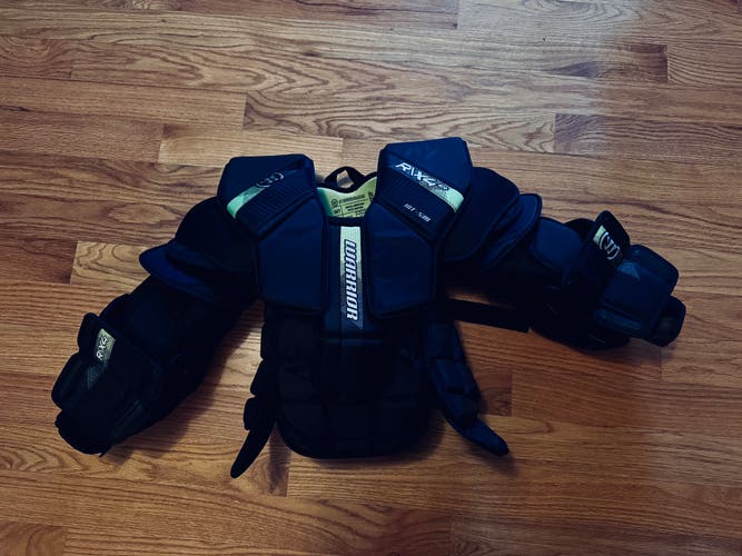 Small / Medium 2024 Warrior Ritual X4 E+ Goalie Chest Protector (Used)
