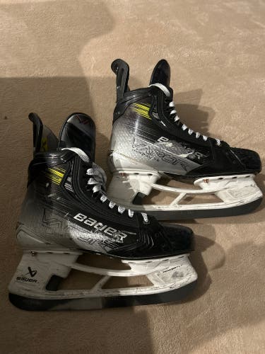 2023 Bauer Vapor Hyperlite 2 Hockey Skates size 7.5, fit 2 Used)