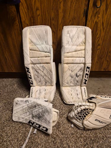 30" CCM Extreme Flex 5.9 Goalie Leg Pads Pro Stock (Used)